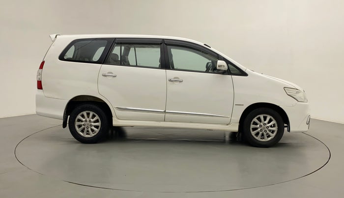 2014 Toyota Innova 2.5 VX 8 STR, Diesel, Manual, 82,235 km, Right Side