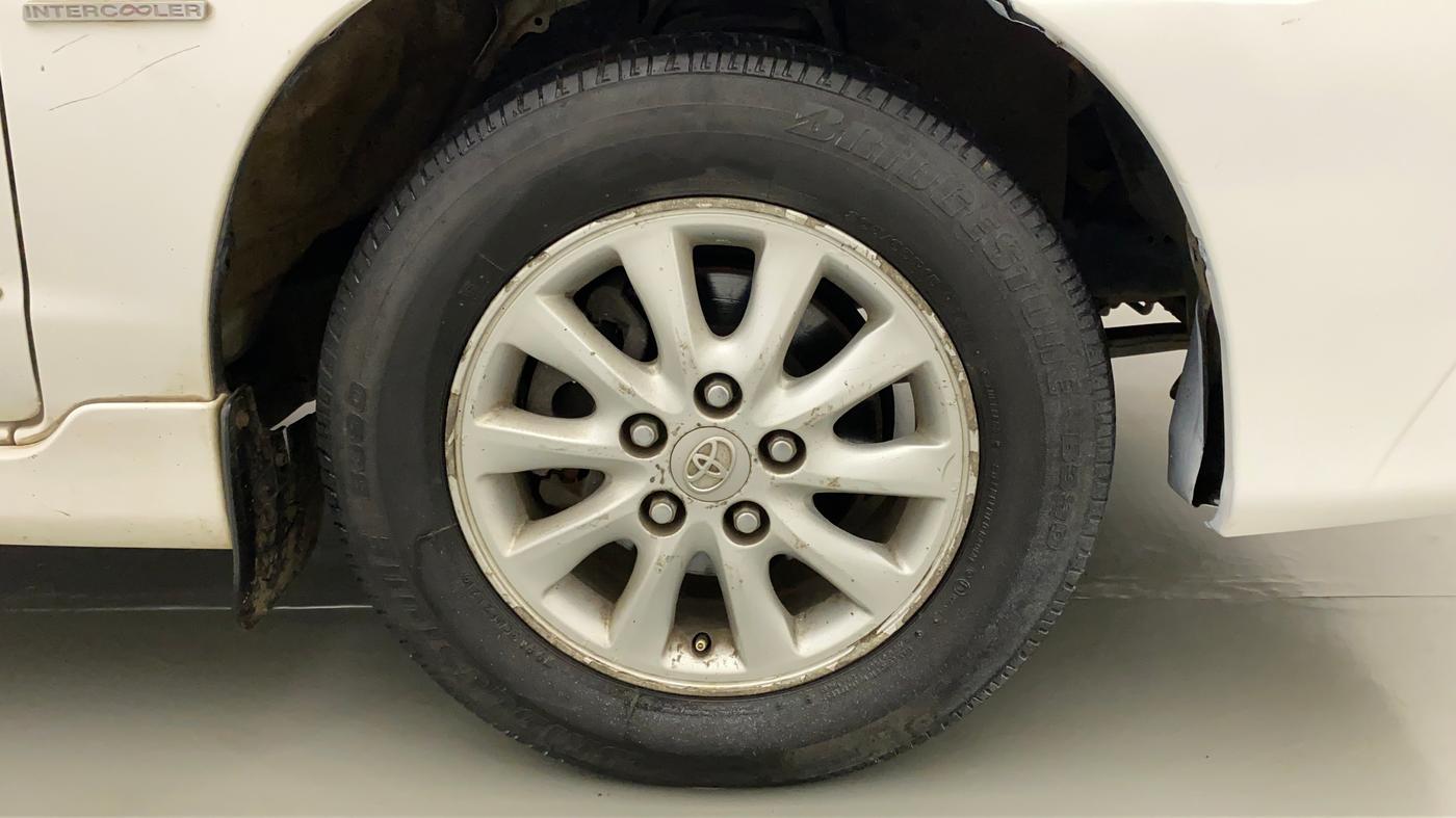 2014 Toyota Innova 2.5 VX 8 STR, Diesel, Manual, 82,235 km, Right Front Wheel