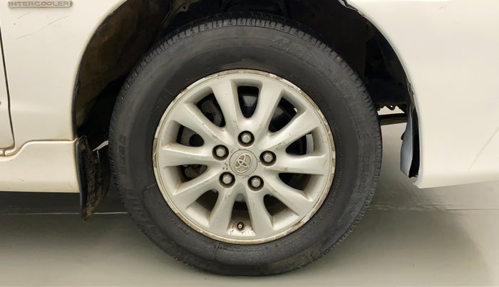 2014 Toyota Innova 2.5 VX 8 STR, Diesel, Manual, 82,235 km, Right Front Wheel