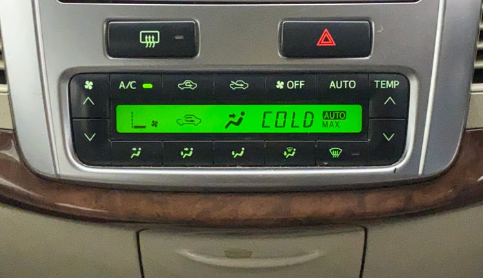2014 Toyota Innova 2.5 VX 8 STR, Diesel, Manual, 82,235 km, Automatic Climate Control