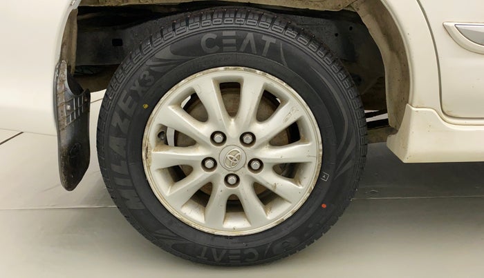 2014 Toyota Innova 2.5 VX 8 STR, Diesel, Manual, 82,235 km, Right Rear Wheel