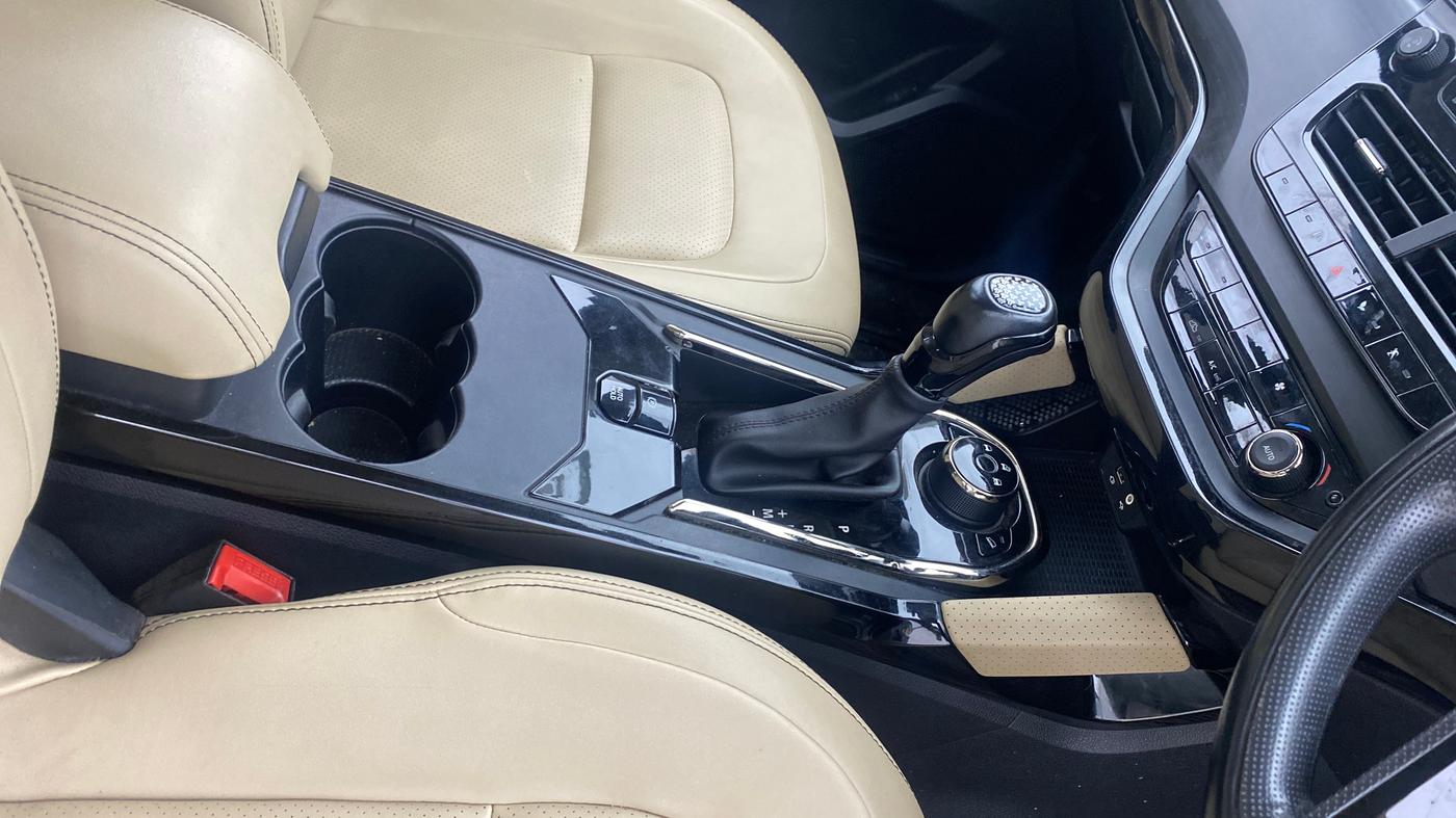 2021 Tata Safari XZA PLUS, Diesel, Automatic, 60,618 km, Gear Lever