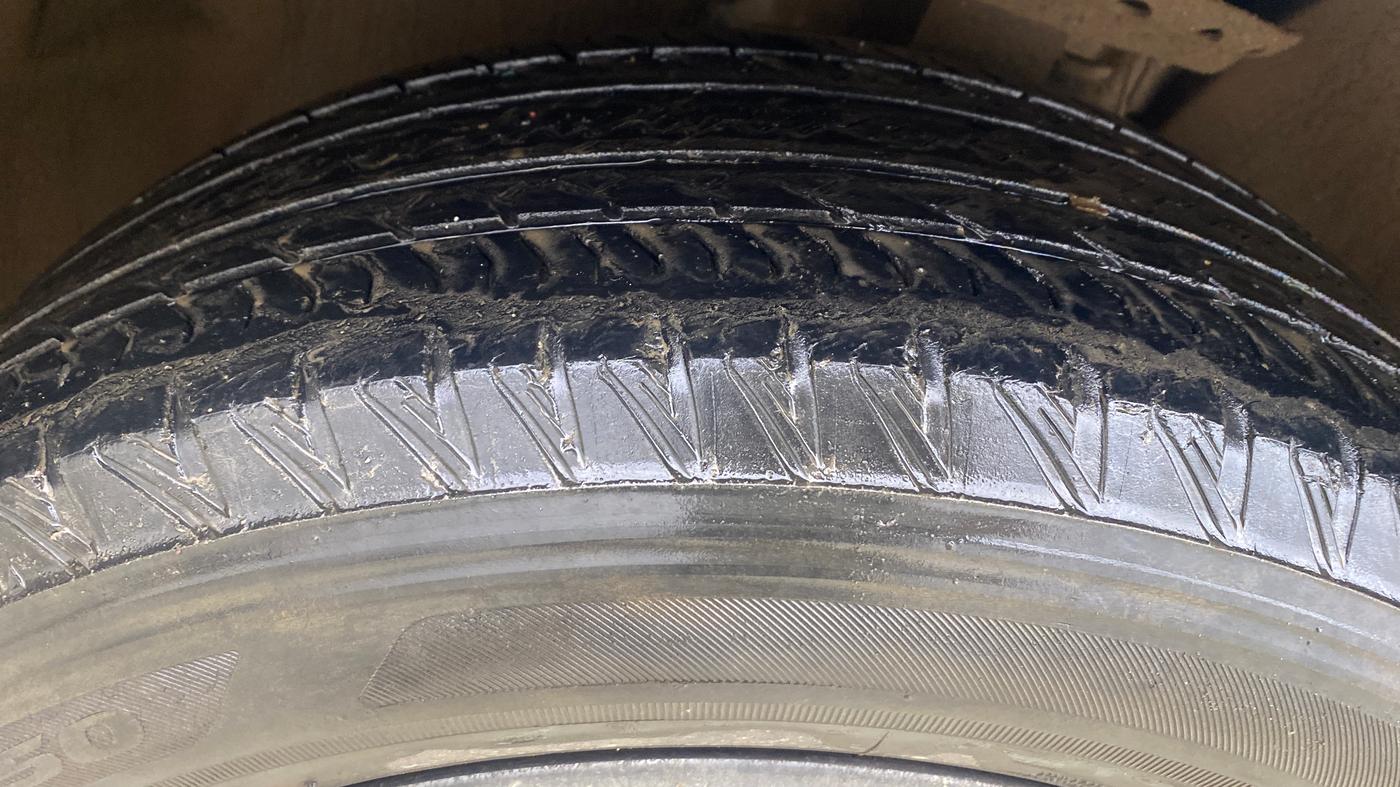 2021 Tata Safari XZA PLUS, Diesel, Automatic, 60,618 km, Left Front Tyre Tread