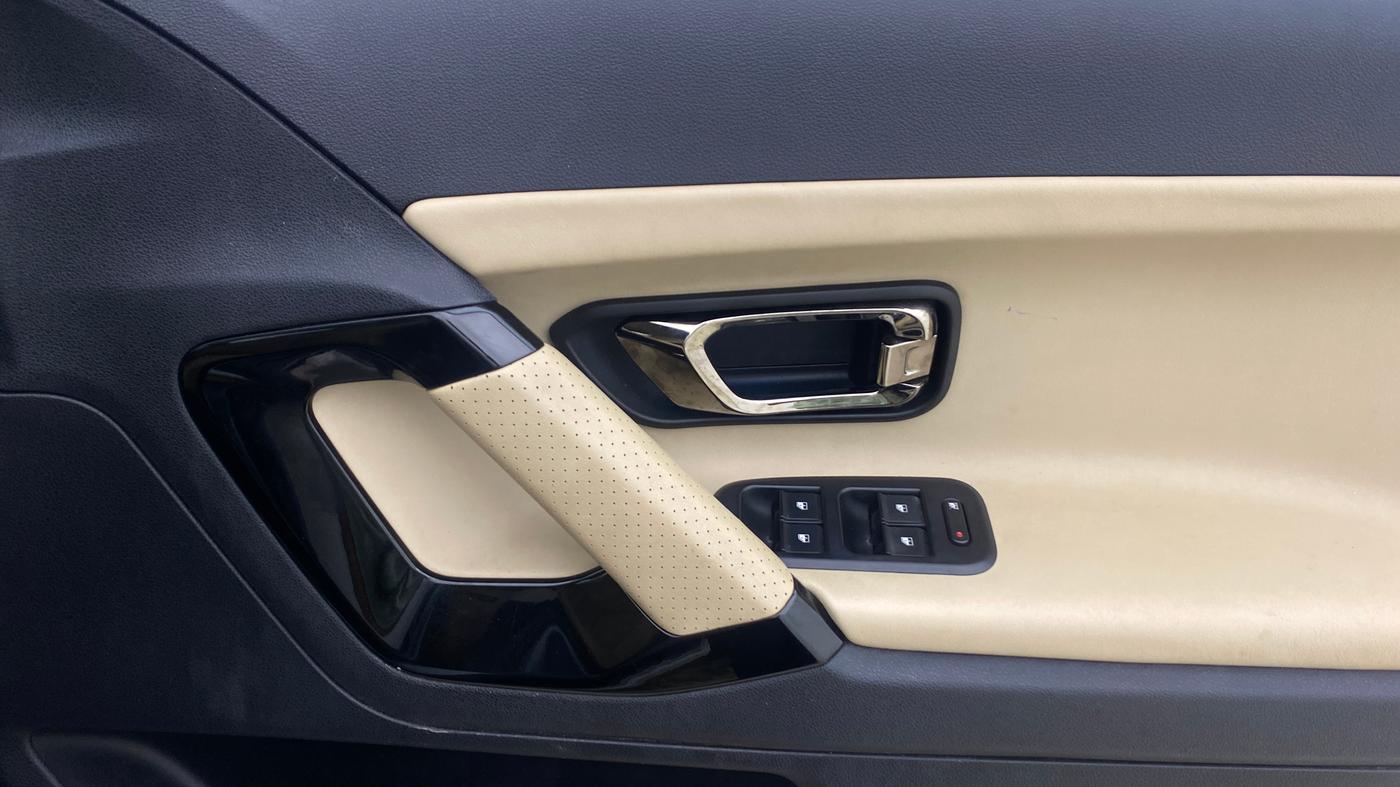 2021 Tata Safari XZA PLUS, Diesel, Automatic, 60,618 km, Driver Side Door Panels Control