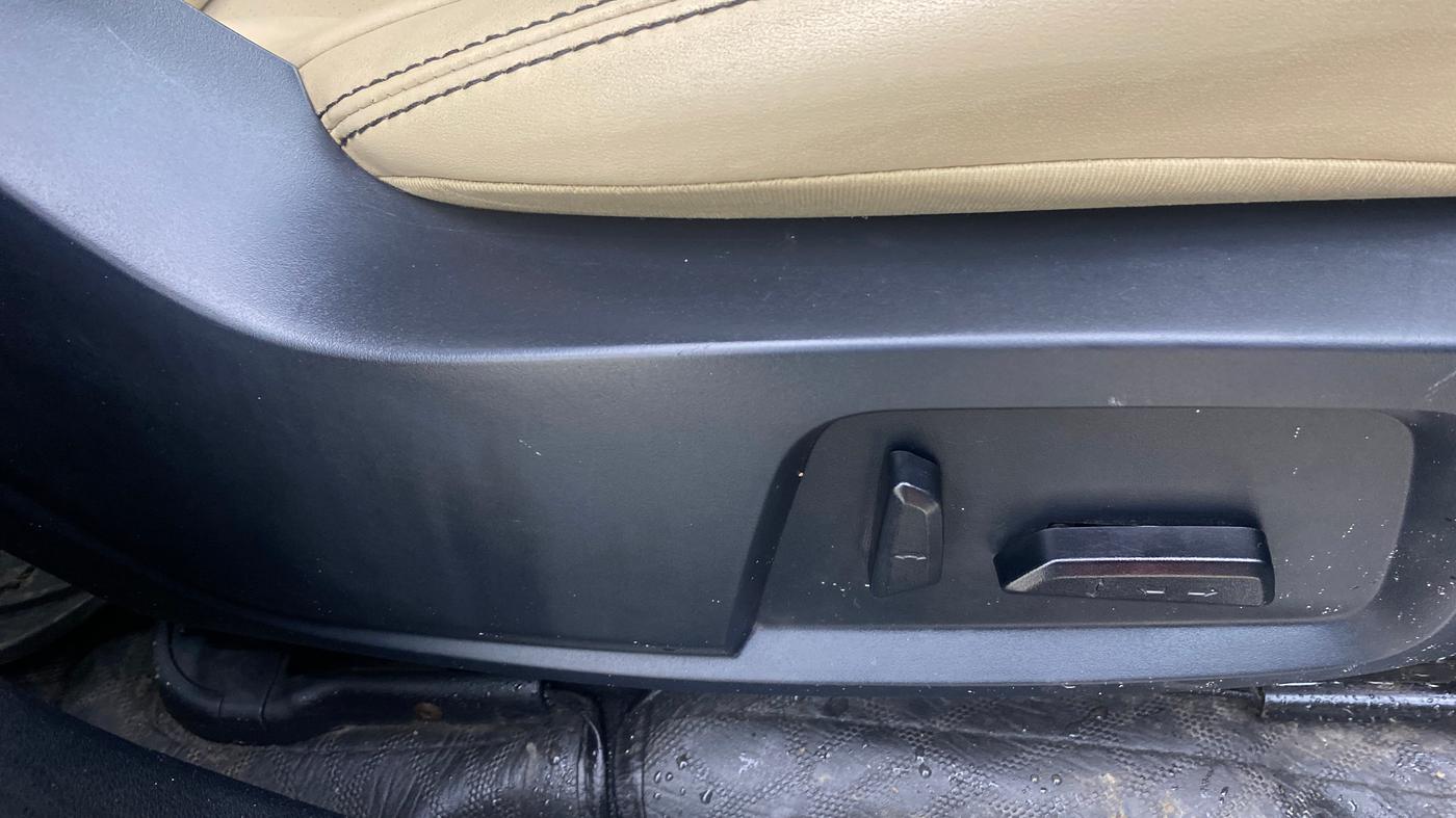 2021 Tata Safari XZA PLUS, Diesel, Automatic, 60,618 km, Driver Side Adjustment Panel