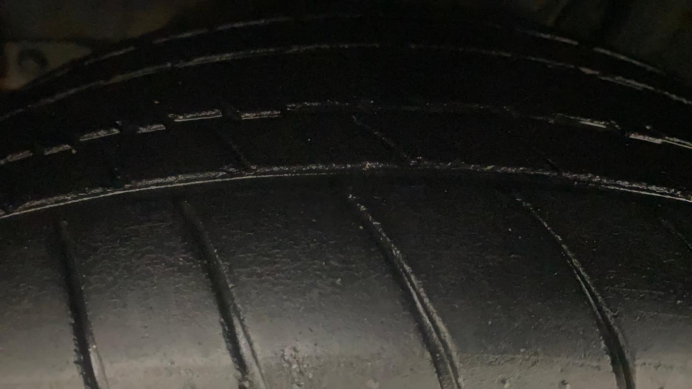 2020 Toyota YARIS J MT, CNG, Manual, 69,734 km, Left Front Tyre Tread