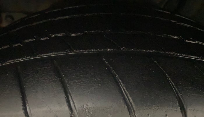 2020 Toyota YARIS J MT, CNG, Manual, 69,734 km, Left Front Tyre Tread