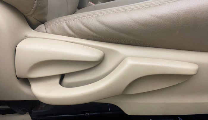 2020 Toyota YARIS J MT, CNG, Manual, 69,734 km, Driver Side Adjustment Panel