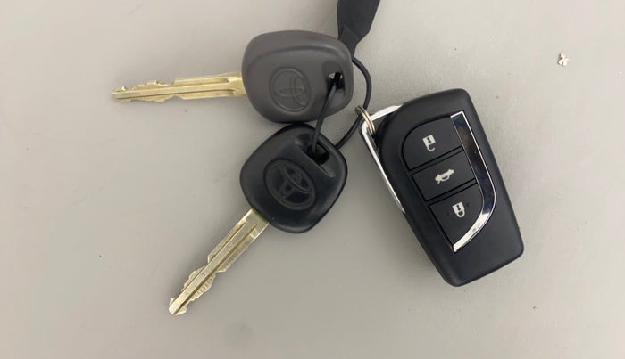 2020 Toyota YARIS J MT, CNG, Manual, 69,734 km, Key Close Up