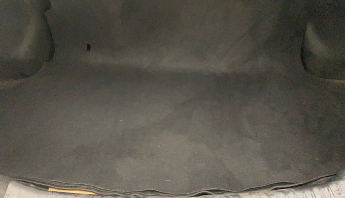 2020 Toyota YARIS J MT, CNG, Manual, 69,734 km, Boot Inside