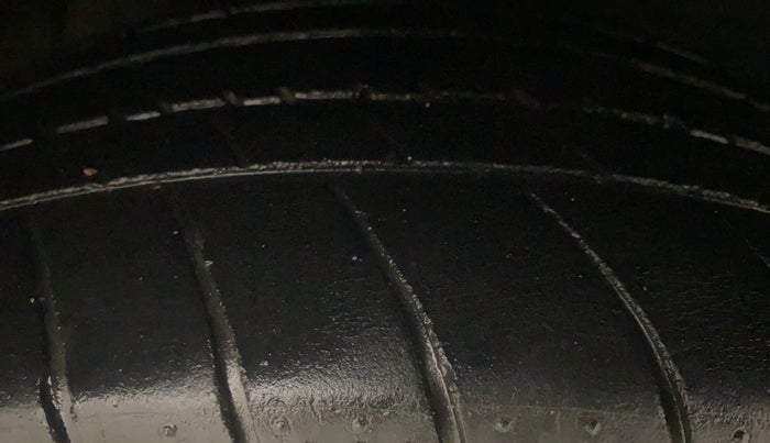 2020 Toyota YARIS J MT, CNG, Manual, 69,734 km, Right Front Tyre Tread