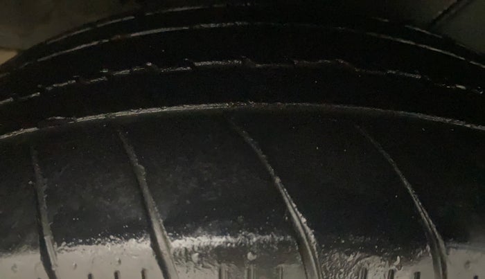 2020 Toyota YARIS J MT, CNG, Manual, 69,734 km, Right Rear Tyre Tread