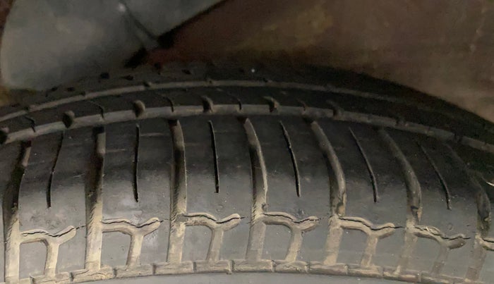 2010 Hyundai i10 MAGNA 1.2, Petrol, Manual, 29,970 km, Left Rear Tyre Tread