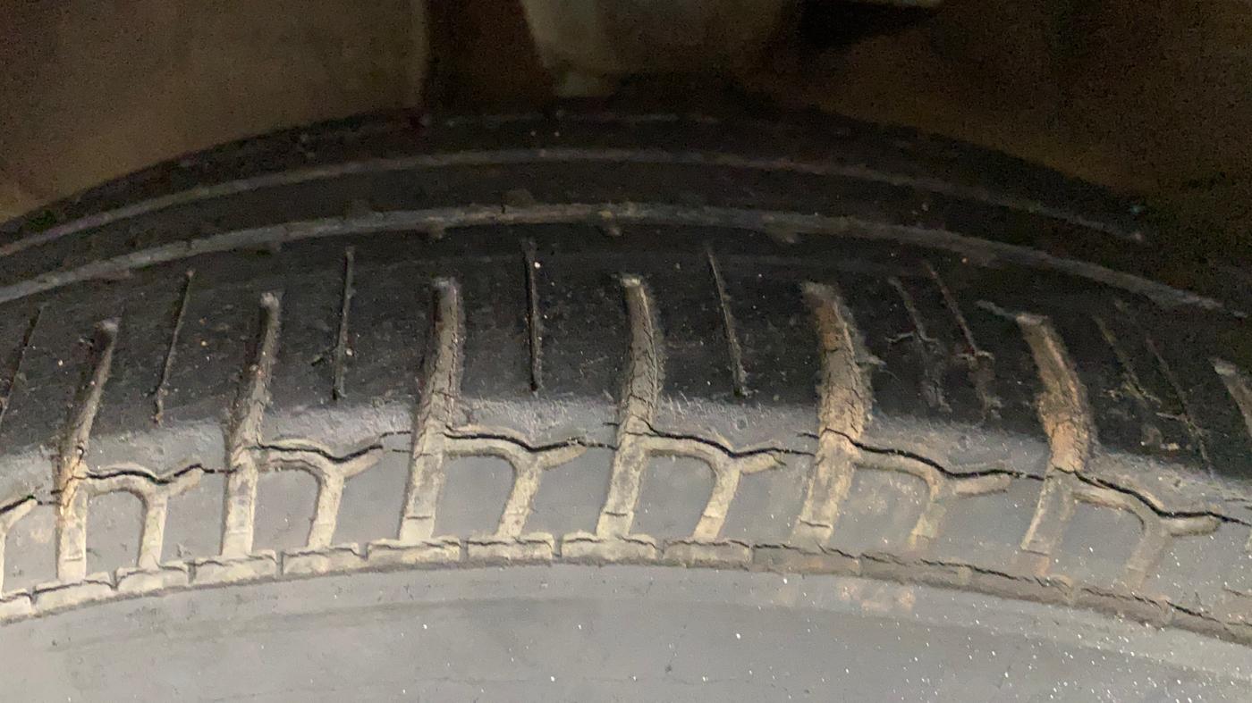 2010 Hyundai i10 MAGNA 1.2, Petrol, Manual, 29,970 km, Left Front Tyre Tread