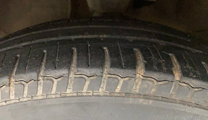 2010 Hyundai i10 MAGNA 1.2, Petrol, Manual, 29,970 km, Left Front Tyre Tread