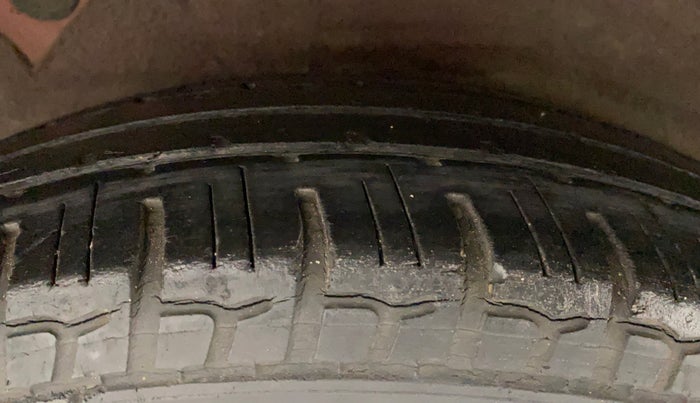 2010 Hyundai i10 MAGNA 1.2, Petrol, Manual, 29,970 km, Right Rear Tyre Tread