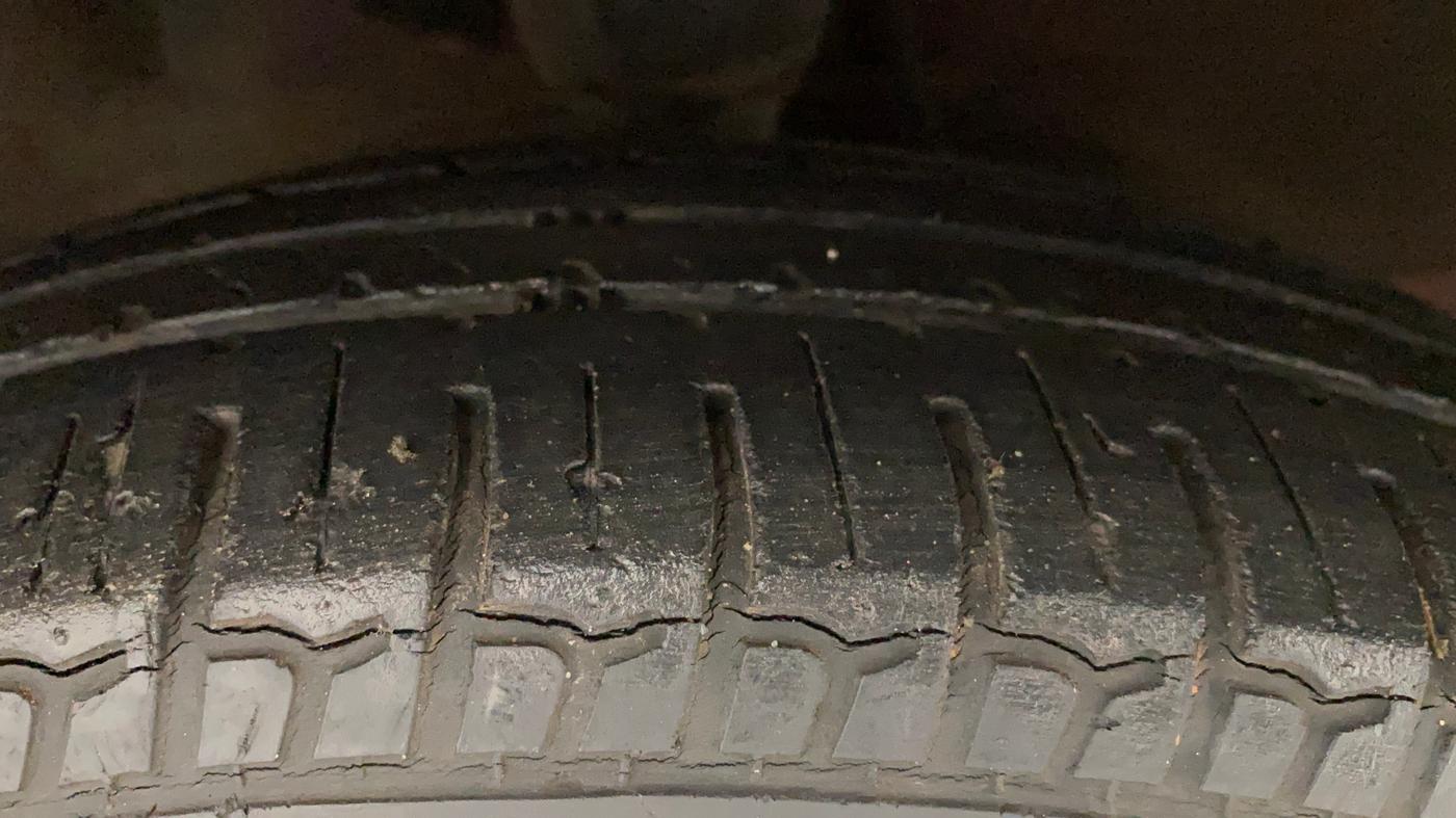 2010 Hyundai i10 MAGNA 1.2, Petrol, Manual, 29,970 km, Right Front Tyre Tread