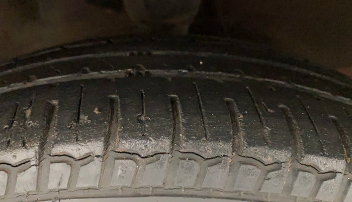 2010 Hyundai i10 MAGNA 1.2, Petrol, Manual, 29,970 km, Right Front Tyre Tread