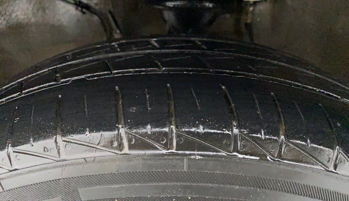2022 Maruti Alto LXI OPT CNG, CNG, Manual, 28,543 km, Left Front Tyre Tread