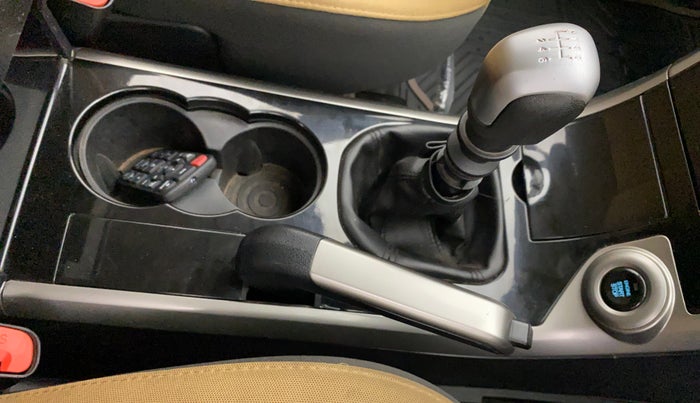 2018 Mahindra XUV500 W7, Diesel, Manual, 85,786 km, Gear Lever