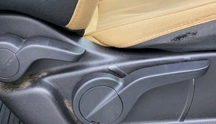 2018 Mahindra XUV500 W7, Diesel, Manual, 85,786 km, Driver Side Adjustment Panel