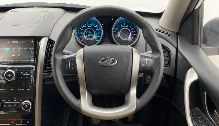2018 Mahindra XUV500 W7, Diesel, Manual, 85,786 km, Steering Wheel Close Up
