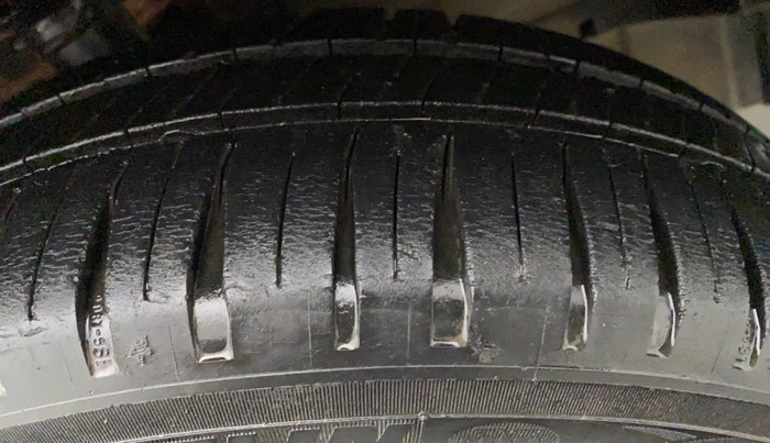 2011 Maruti Wagon R 1.0 VXI, Petrol, Manual, 72,123 km, Left Front Tyre Tread