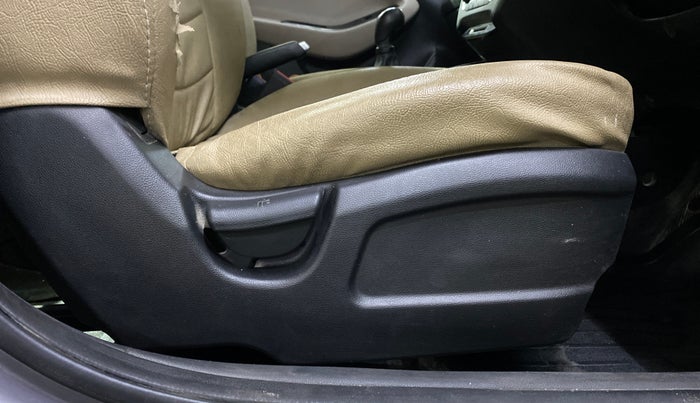 2017 Hyundai Elite i20 MAGNA 1.2, Petrol, Manual, 49,487 km, Driver Side Adjustment Panel