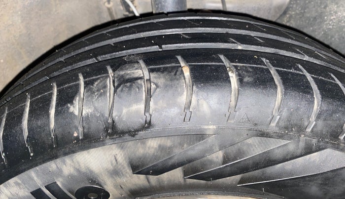 2017 Hyundai Elite i20 MAGNA 1.2, Petrol, Manual, 49,487 km, Right Front Tyre Tread