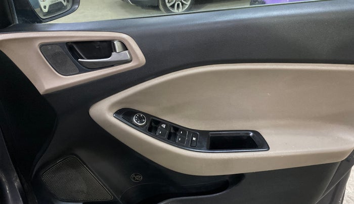 2017 Hyundai Elite i20 MAGNA 1.2, Petrol, Manual, 49,487 km, Driver Side Door Panels Control