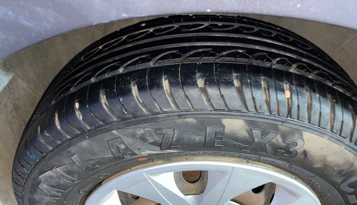 2017 Hyundai Elite i20 MAGNA 1.2, Petrol, Manual, 49,487 km, Left Front Tyre Tread