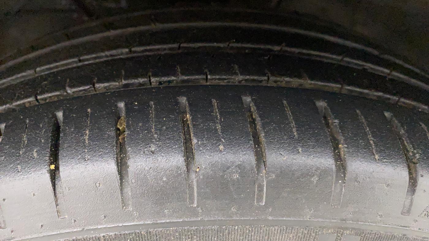 2020 Toyota Glanza V MT PETROL, Petrol, Manual, 24,252 km, Left Front Tyre Tread