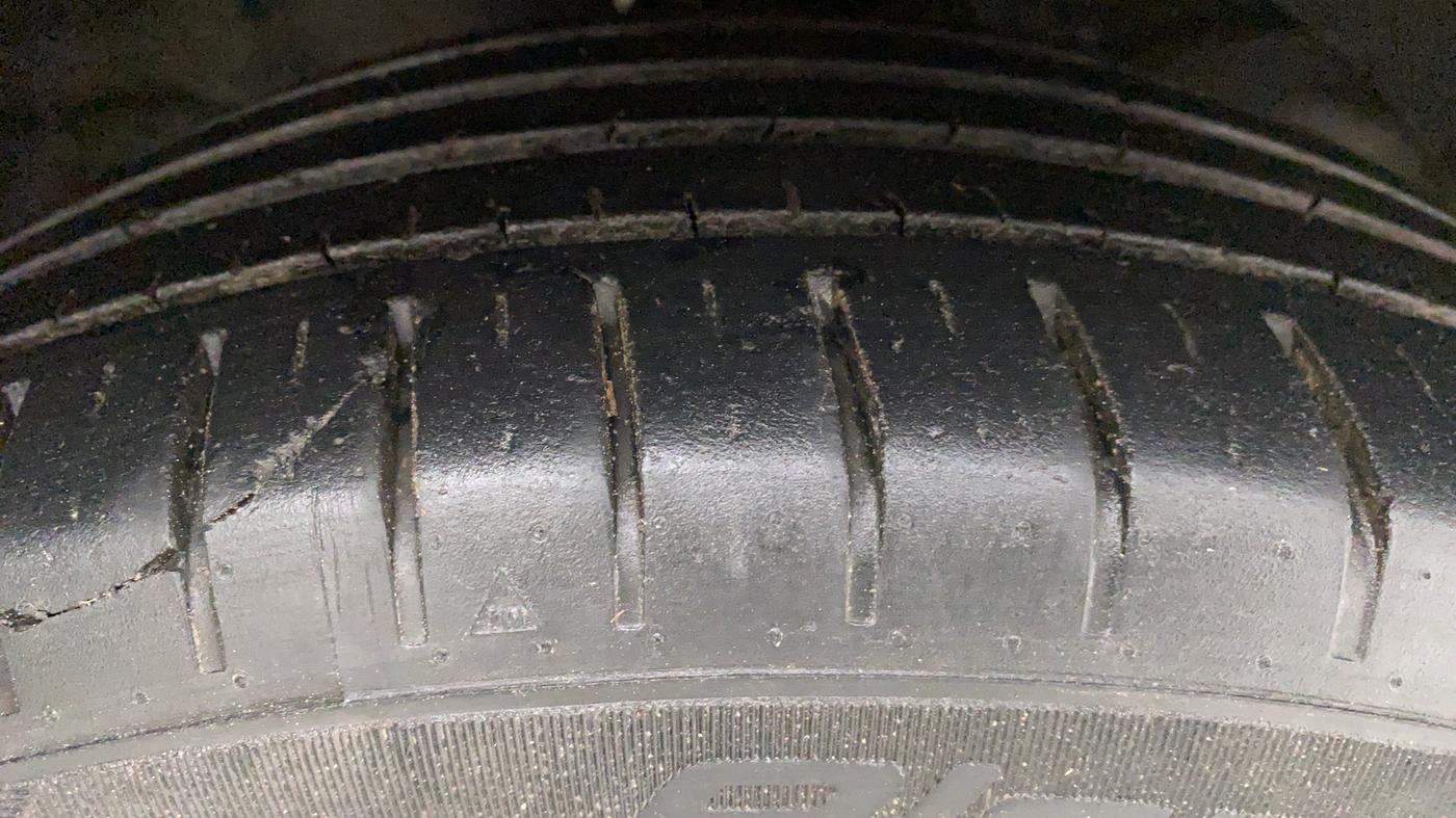 2020 Toyota Glanza V MT PETROL, Petrol, Manual, 24,252 km, Right Front Tyre Tread