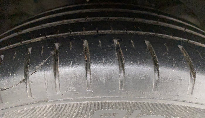 2020 Toyota Glanza V MT PETROL, Petrol, Manual, 24,252 km, Right Front Tyre Tread