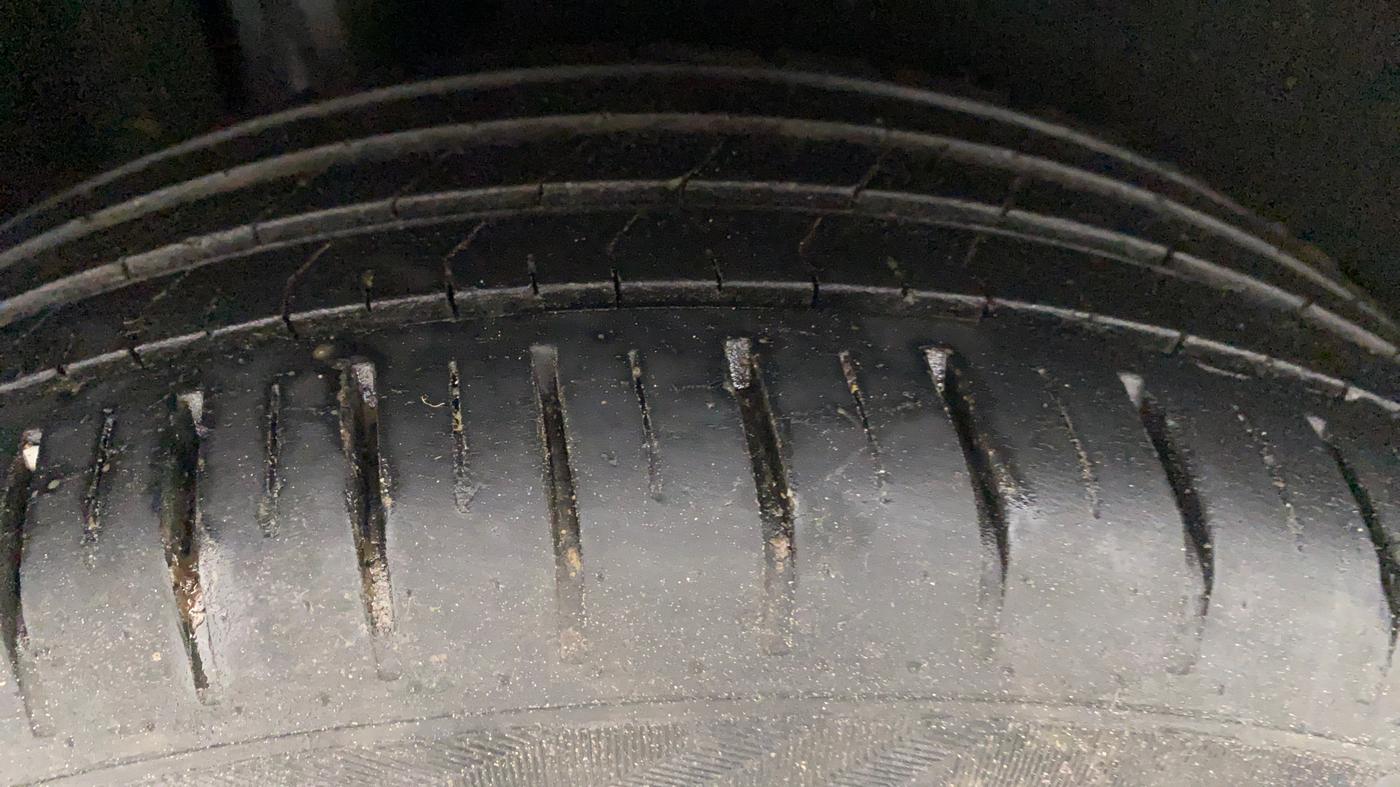 2020 Toyota Glanza V MT PETROL, Petrol, Manual, 24,252 km, Right Rear Tyre Tread