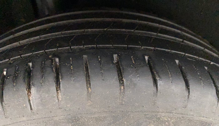 2020 Toyota Glanza V MT PETROL, Petrol, Manual, 24,252 km, Right Rear Tyre Tread