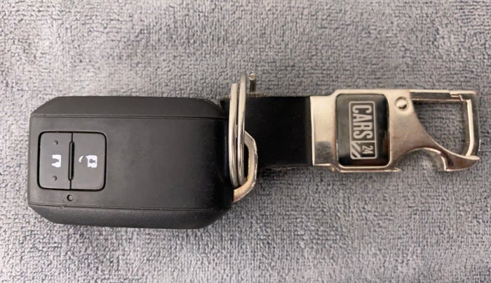 2020 Toyota Glanza V MT PETROL, Petrol, Manual, 24,252 km, Key Close Up