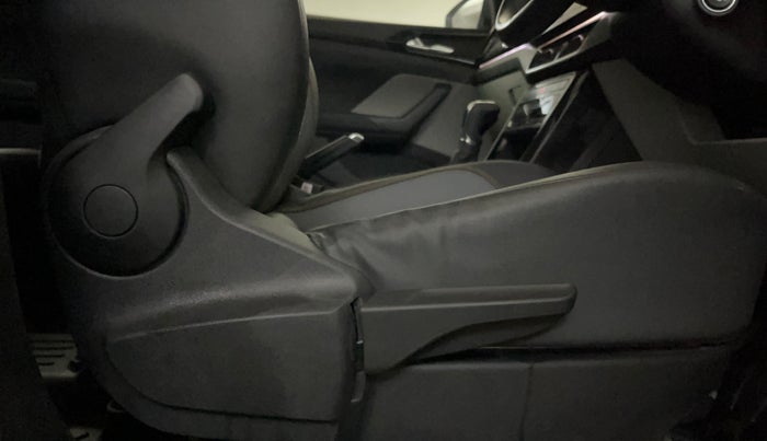 2023 Skoda KUSHAQ STYLE 1.5L TSI DSG (6 AIRBAGS), Petrol, Automatic, 26,315 km, Driver Side Adjustment Panel