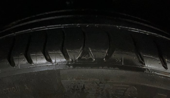 2023 Skoda KUSHAQ STYLE 1.5L TSI DSG (6 AIRBAGS), Petrol, Automatic, 26,315 km, Right Front Tyre Tread