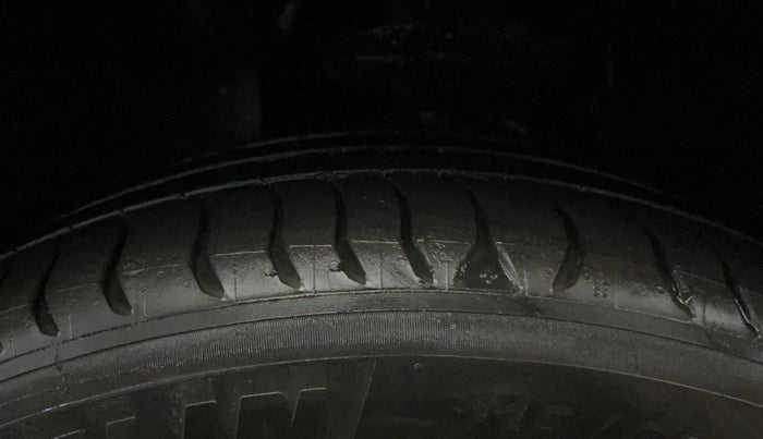 2023 Skoda KUSHAQ STYLE 1.5L TSI DSG (6 AIRBAGS), Petrol, Automatic, 26,315 km, Left Front Tyre Tread