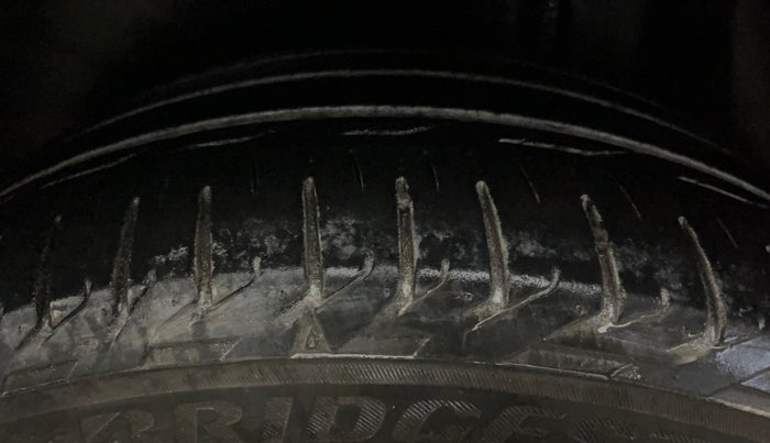 2023 Skoda KUSHAQ STYLE 1.5L TSI DSG (6 AIRBAGS), Petrol, Automatic, 26,315 km, Left Rear Tyre Tread