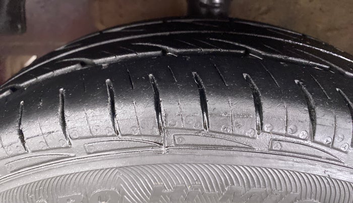 2017 Hyundai Eon ERA PLUS (O), Petrol, Manual, 48,409 km, Left Front Tyre Tread