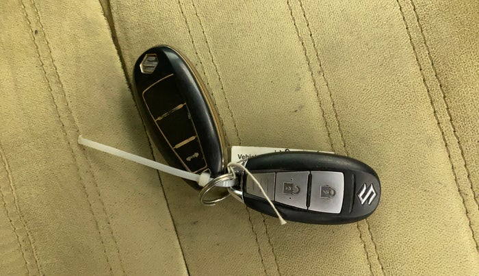 2016 Maruti Baleno ALPHA PETROL 1.2, Petrol, Manual, 70,166 km, Key Close Up