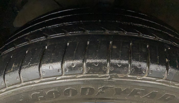 2016 Maruti Baleno ALPHA PETROL 1.2, Petrol, Manual, 70,166 km, Left Front Tyre Tread