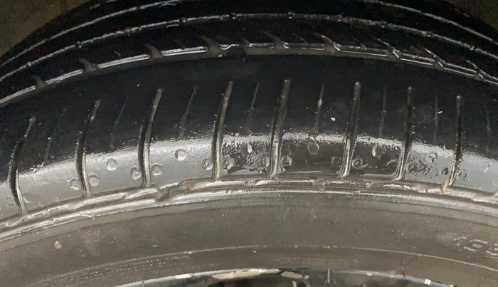 2016 Maruti Baleno ALPHA PETROL 1.2, Petrol, Manual, 70,166 km, Right Front Tyre Tread