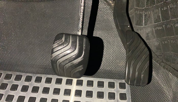 2019 Renault Kwid RXT 1.0 AMT (O), Petrol, Automatic, 80,598 km, Pedals