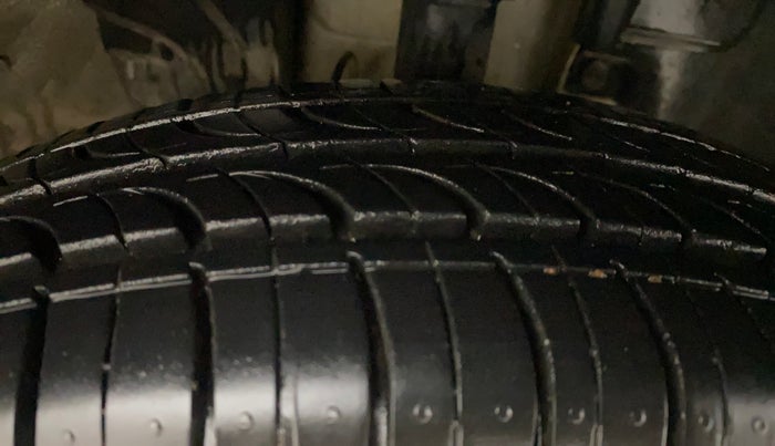 2019 Renault Kwid RXT 1.0 AMT (O), Petrol, Automatic, 80,598 km, Right Front Tyre Tread