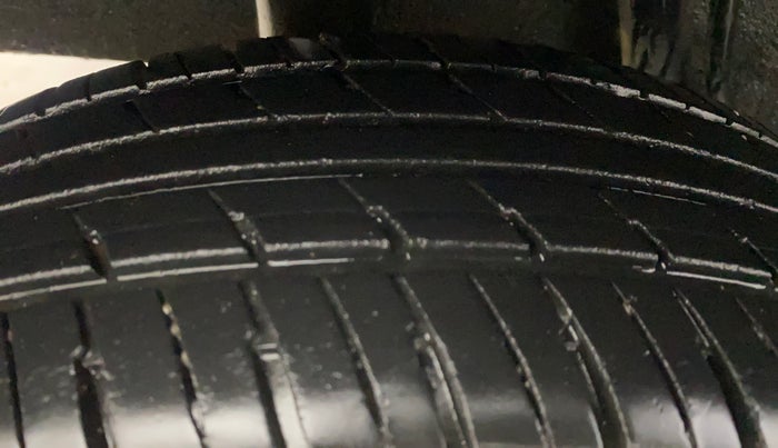 2019 Renault Kwid RXT 1.0 AMT (O), Petrol, Automatic, 80,598 km, Right Rear Tyre Tread