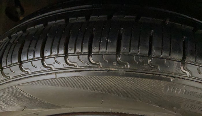 2022 Hyundai AURA S 1.2 CNG, CNG, Manual, 77,888 km, Right Rear Tyre Tread