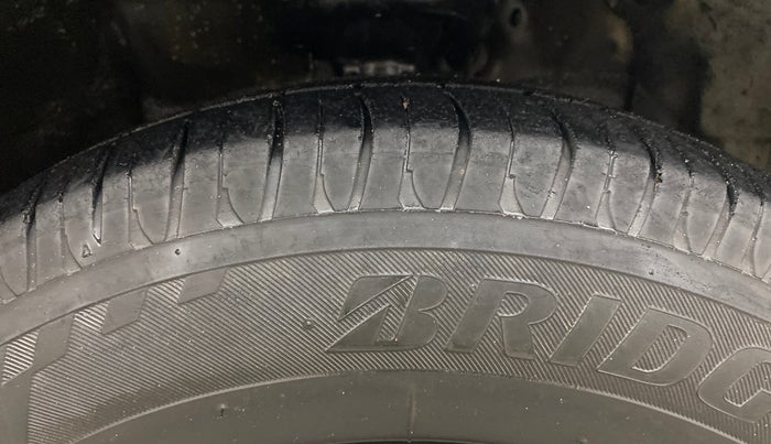 2015 Hyundai Elite i20 MAGNA 1.4 CRDI, Diesel, Manual, 1,17,805 km, Right Front Tyre Tread